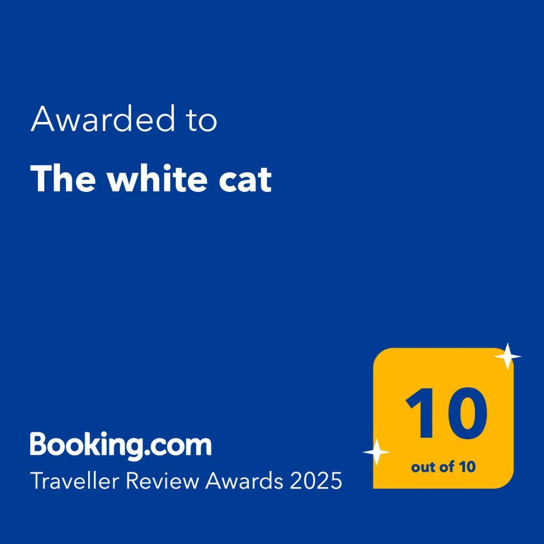 Holiday home The White Cat *